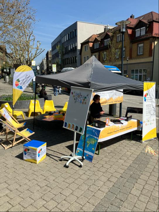 Geleb Stühle Aktion der Mobilen Jugendarbeit. 