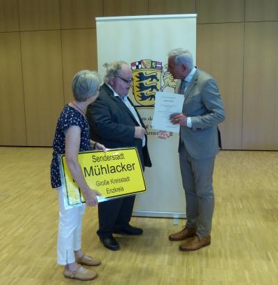Innenminister Thomas Strobl verleiht der Stadt Mühlacker die Urkunden